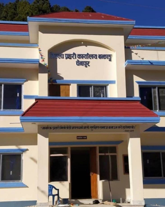 फरार प्रतिवादी पक्राउ