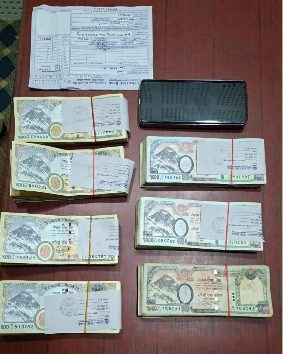 स्रोत नखुलेको ५ लाखसहित एक जना पक्राउ