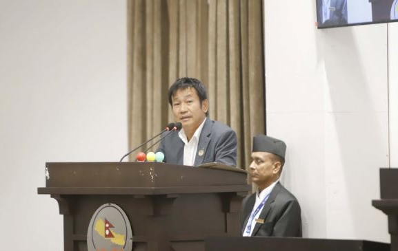 संसदमा सम्पाङको प्रश्न : प्रधानमन्त्री अयोग्य बन्नुभएको हो ?