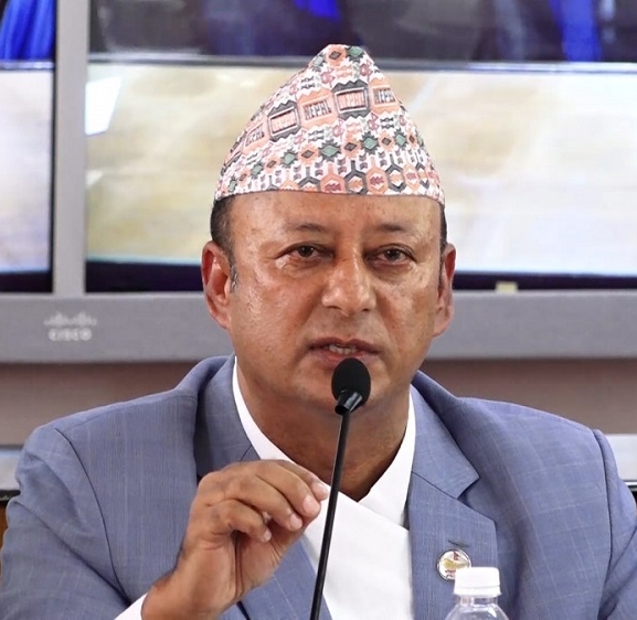 सरकार निजी क्षेत्रलाई सहज हुने गरी कानुन निर्माणमा लागेको छ : मन्त्री खड्का