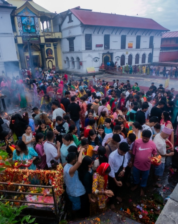 साउन महिनाको पहिलो सोमबार : देशभरका शिवालयमा भक्तजनको घुइँचो