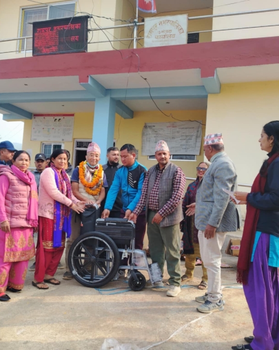 फरक क्षमता भएका व्यक्तिलाई सहायता सामग्री उपलब्ध