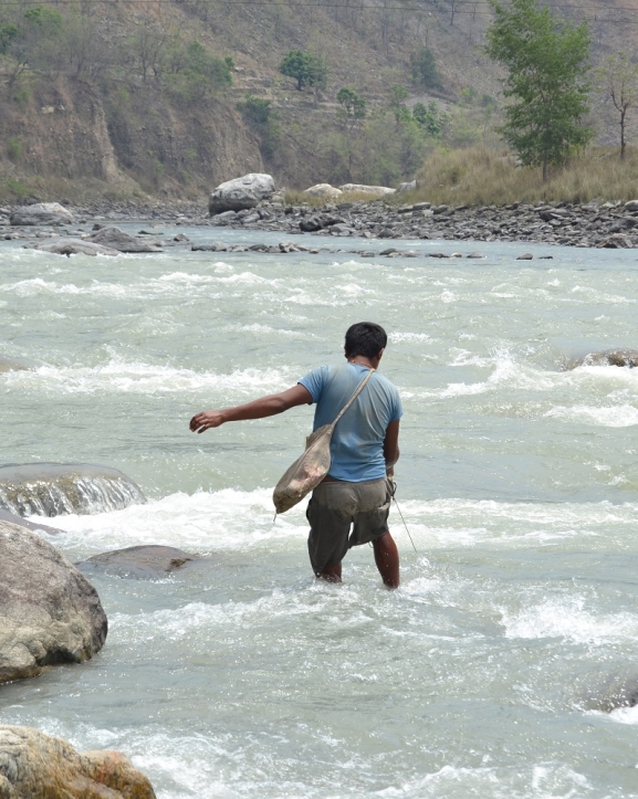 वनक्षेत्रबाट विस्थापित हुँदै आदिवासी समुदाय