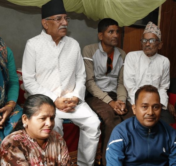सहिद परिवारको घरमा प्रचण्डको बास