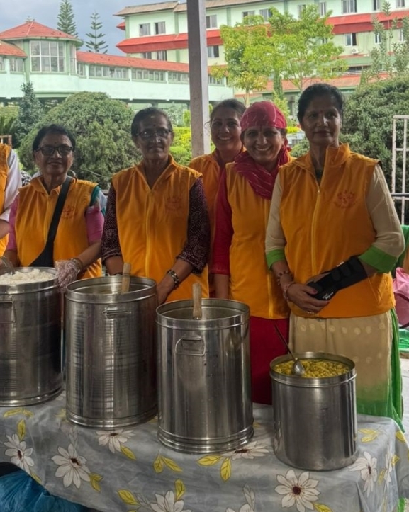भोटेकोशी बाढीपीडितलाई आरती भोगको सहयोग