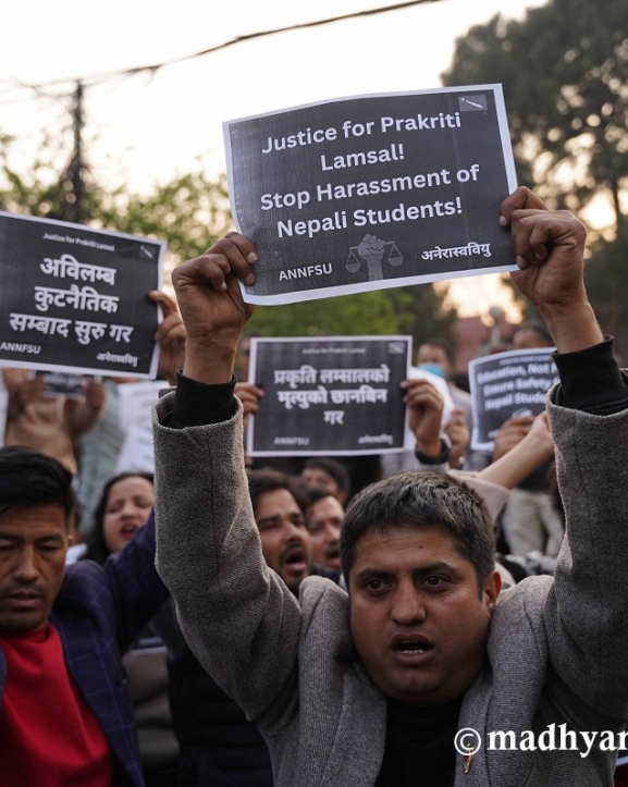 ओडिसामा नेपाली छात्राको मृत्यु प्रकरण : भारतीय दूतावास अगाडि प्रदर्शन (तस्बिरहरु)
