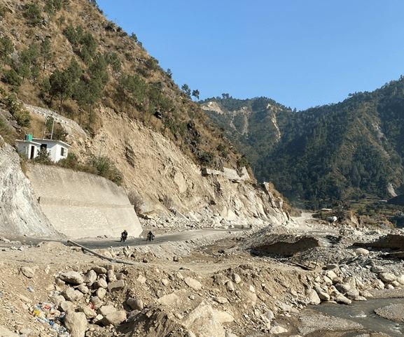 बिपी राजमार्गको क्षतिग्रस्त खण्ड स्थायी रूपमा पुनर्निर्माण गरिँदै