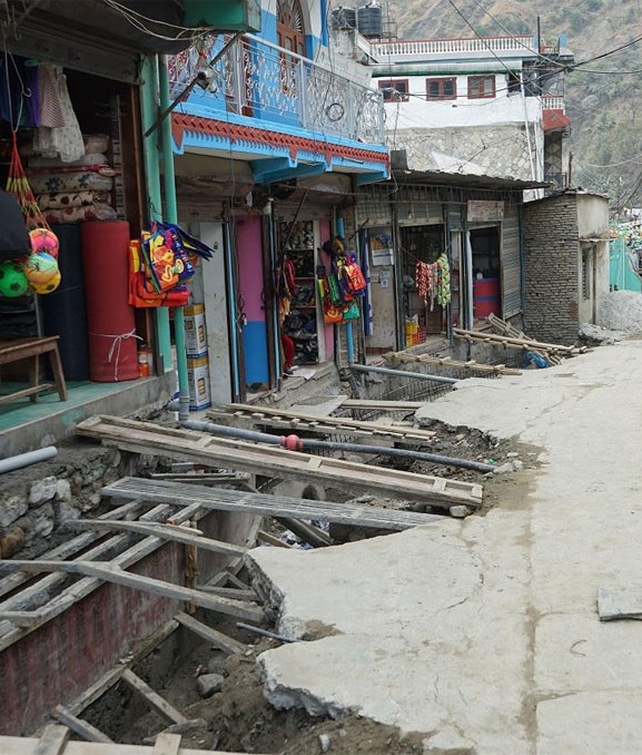 टहरा भत्काएर सडक विस्तार