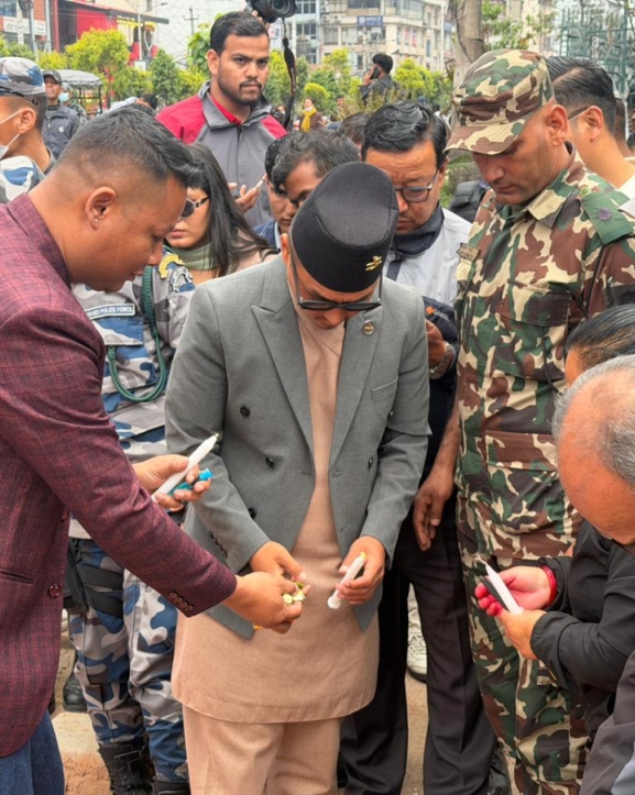 गृहमन्त्रीद्वारा जेनजी शहीदको सम्झनामा दीप प्रज्वलन