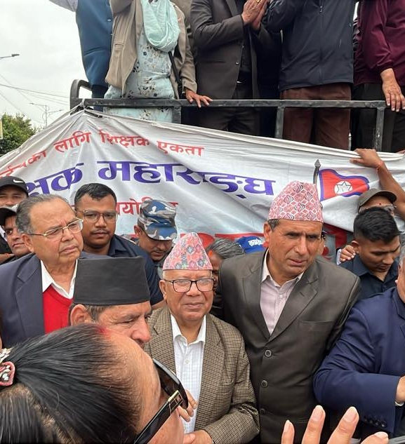 शिक्षक आन्दोलनमा नेता नेपाल र खनालविरुद्ध नाराबाजी