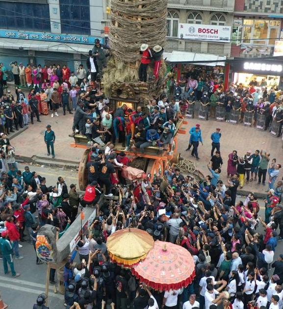 ललितपुरमा रातो मच्छिन्द्रनाथको रथारोहण