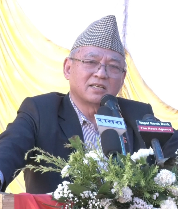 'ओलीको रक्षार्थ उभिनुपर्ने जिम्मेवारी एमालेको काँधमा आएको छ'