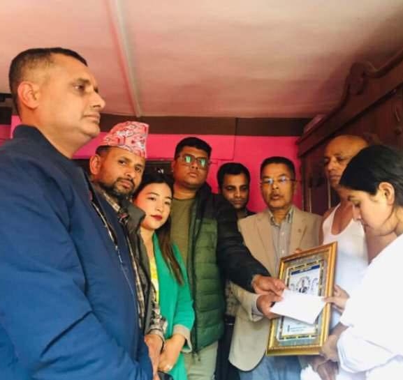 समाजवादी प्रेस संगठन नेपालद्वारा स्वर्गीय रजकको परिवारलाई आर्थिक सहयोग 