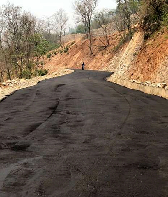 दूधकोशी-चुहार-फलामढुंगा -घोडेटार सडक कालोपत्र