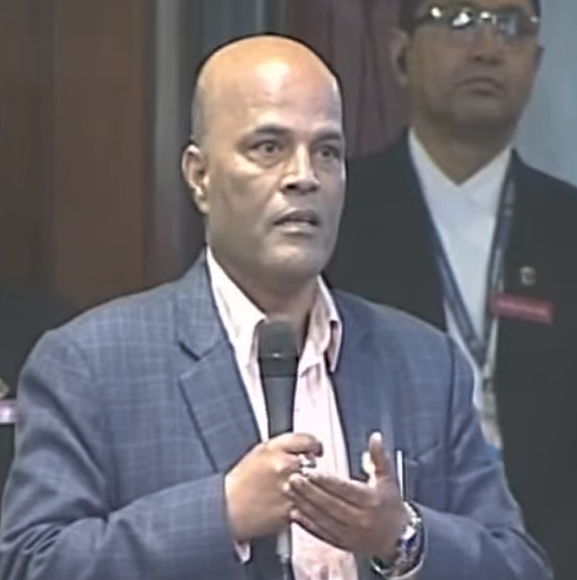 बालेनलाई अमरेशको चुनौती- 'सक्छौ भने सिंहदरबार भत्काएर देखाऊ'