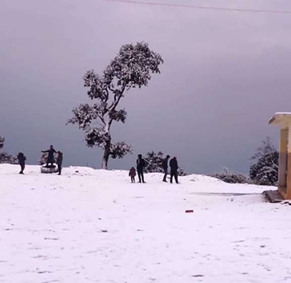 सुदूरपहाडमा हिमपात, जनजीवन प्रभावित
