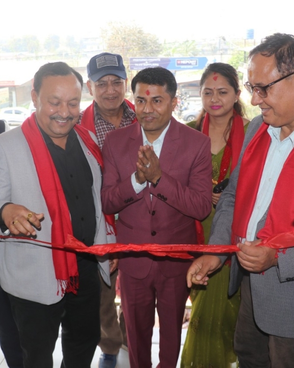 भरतपुरको विकास चोकमा कजारियाको नयाँ शोरुम