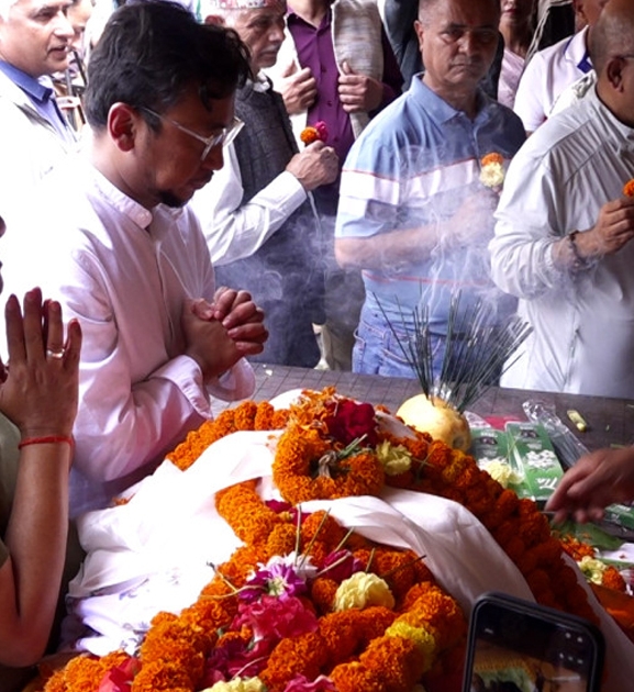 श्रद्धाञ्जलीका लागि श्रेष्ठको पार्थिव शरीर सानेपामा, राजकीय सम्मानका साथ आजै अन्त्येष्टि गरिने