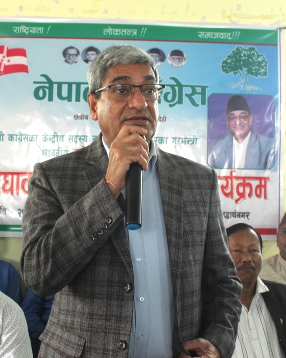 सबैको सहमतिमा संविधान संशोधन हुन्छ : गृहमन्त्री लेखक