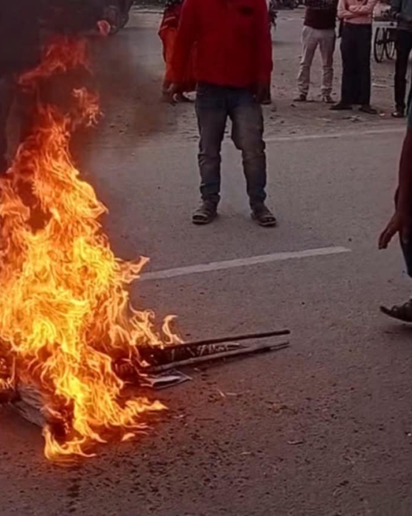 राइस मिल जग्गा विवादः गौरमा सांसद सिंहको पुत्ला दहन