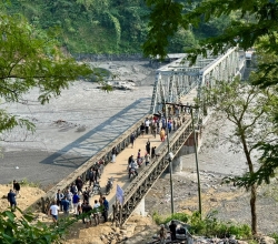बुढीगण्डकीले बगाएको आरुघाट पुलमा बेलिब्रिज जडान