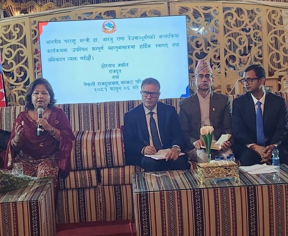 खाडी समन्वय परिषद्स्थित नेपाली नियोगका प्रमुखसँग परराष्ट्रमन्त्रीको छलफल