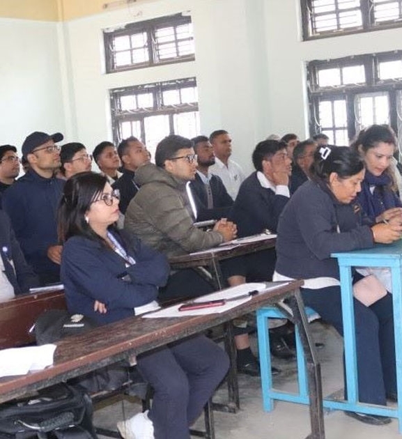 मतदान अधिकृत र सहायक मतदान अधिकृतलाई तालिम प्रदान