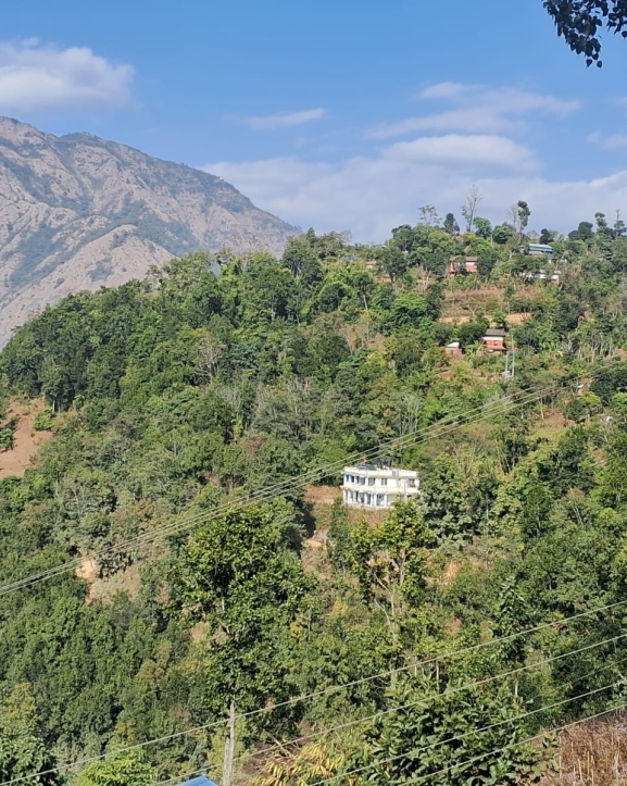 शहरलाई बढ्दो भार, गाउँ बन्दै सुनसान