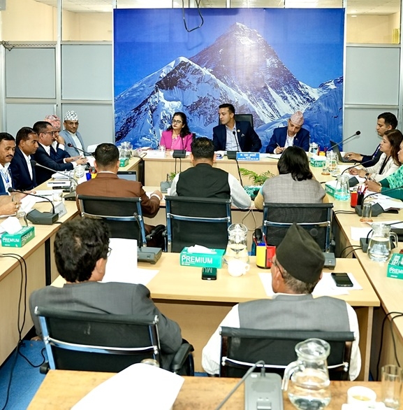 कालोबजारी गर्ने पेट्रोलपम्प र ग्यास डिलरको इजाजत खारेज गर्न निर्देशन
