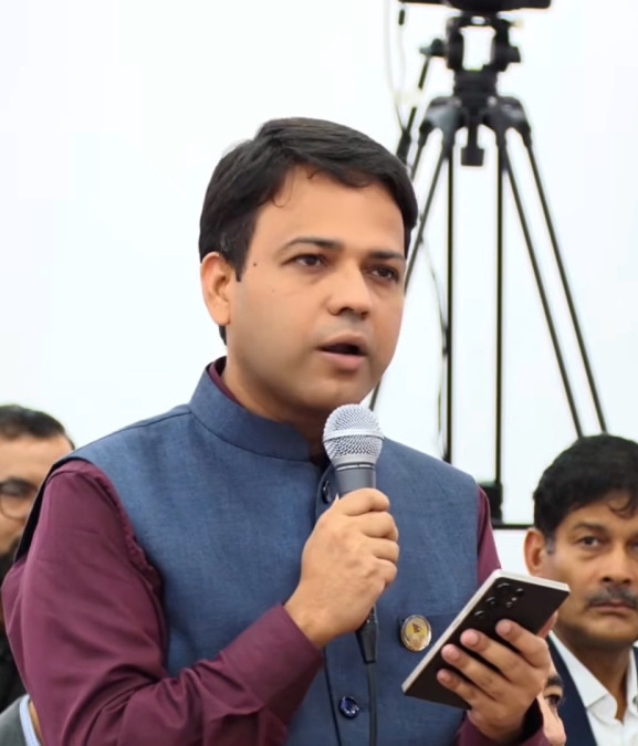 क्रान्तिशिखाविरुद्ध जेनजी शहीद परिवारले सिंहदरबार गेटअगाडि गरेको प्रदर्शनको रास्वपाद्वारा विरोध