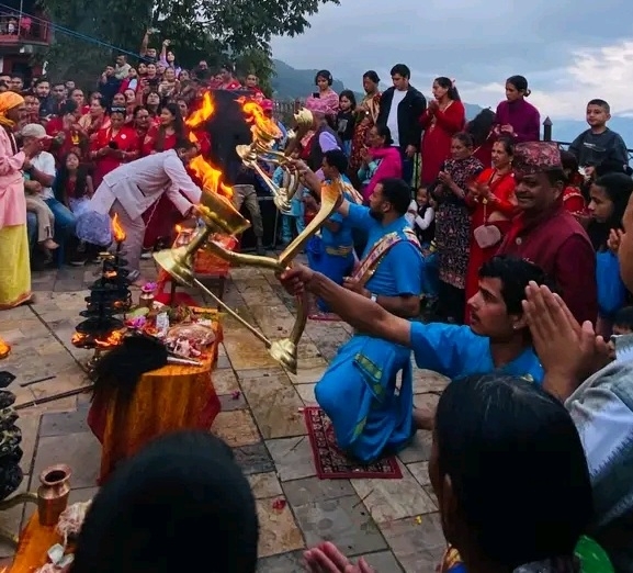 बाढीका कारण ज्यान गुमाएकाहरूको चिरशान्तिको कामना गर्दै चरिकोटमा महाआरती