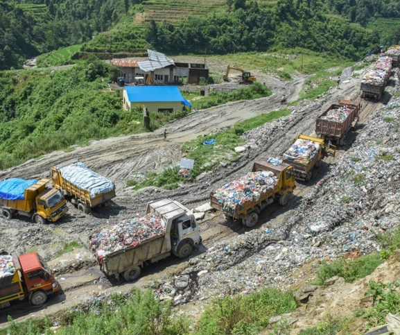 बालेन पर्खिरहेको बन्चरे डाँडा