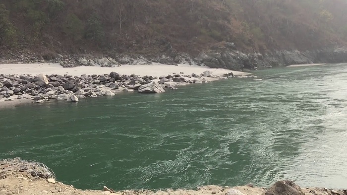 सुनकोशीमा बेपत्ता यात्रु र कारको खोजी कार्य जारी