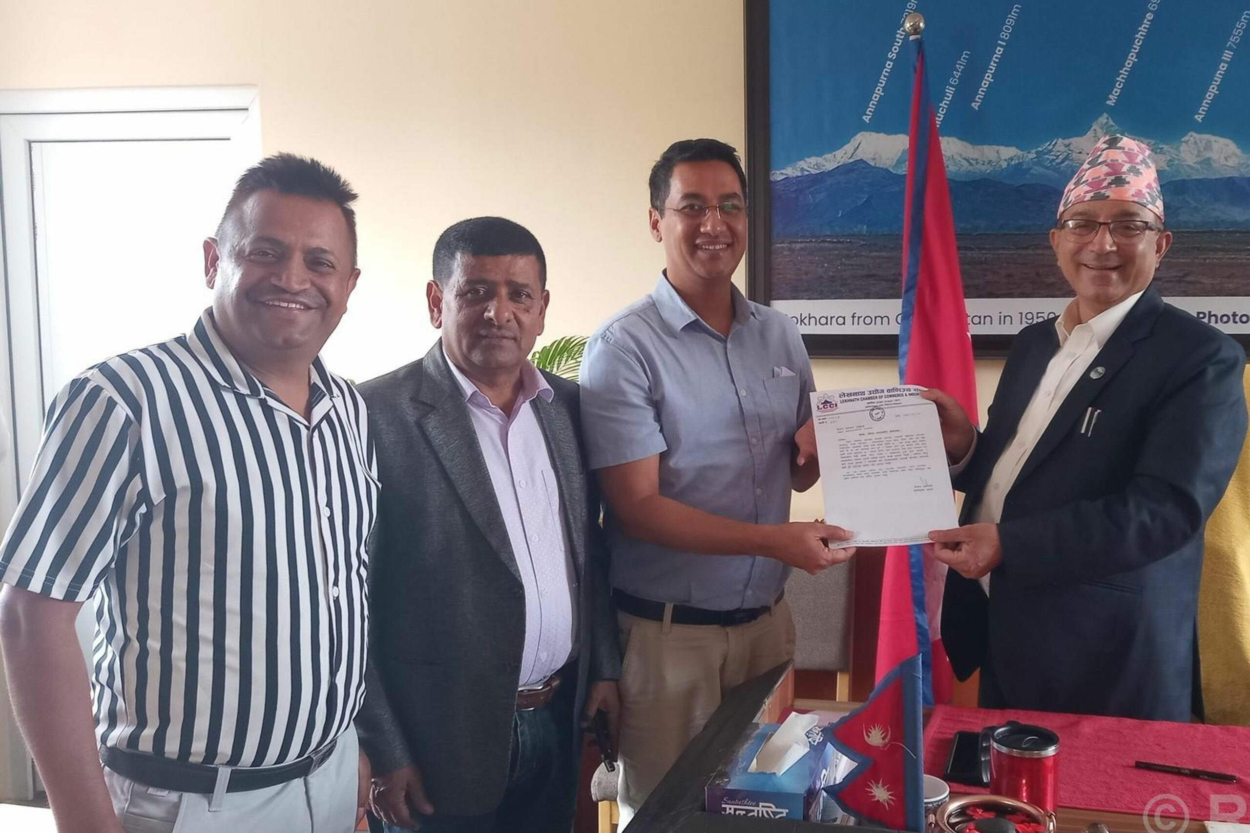 बाटो निर्माण ढिलाइसम्बन्धी महानगर प्रमुखलाई ध्यानाकर्षण