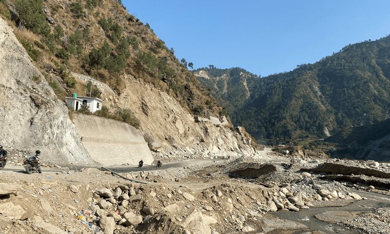 बिपी राजमार्गको क्षतिग्रस्त खण्ड स्थायी रूपमा पुनर्निर्माण गरिँदै