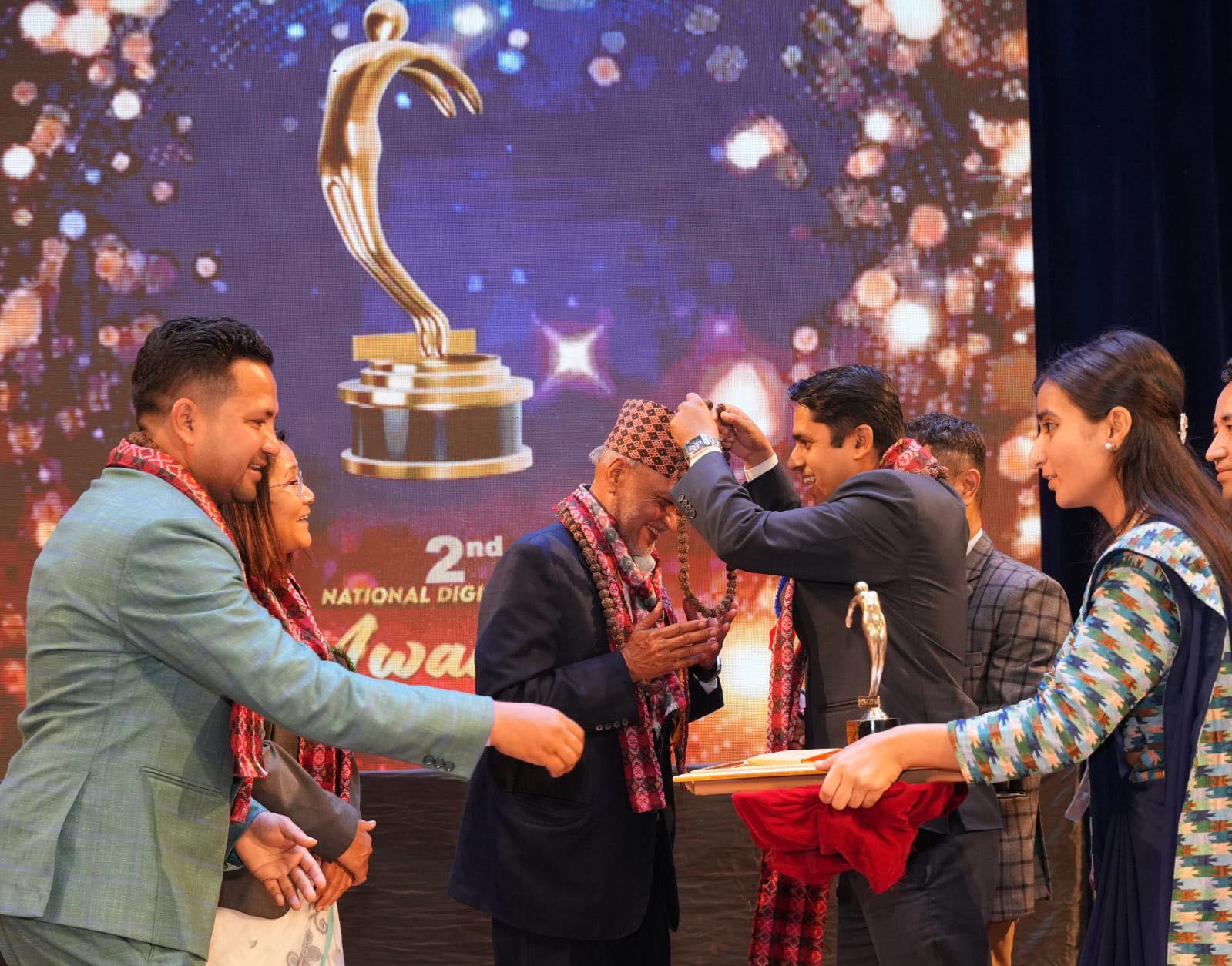 दोस्रो डिजिटल मिडिया अवार्ड : विरहीलाई लाइफटाइम एचिभमेन्ट अवार्ड, को-को भए सम्मानित ?