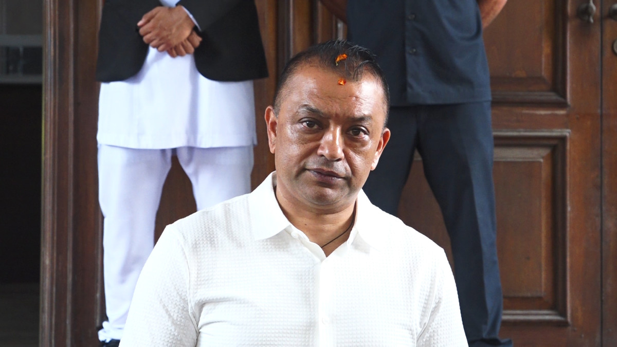 कांग्रेस सभापति थापाको प्रश्न- प्रधानमन्त्री ठालु भएर भाउ खाएर बस्ने हो ?