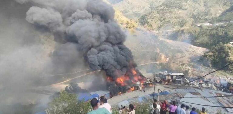 बाजुरा आगलागीः ३५ पसलमा आठ करोड बढीको क्षति