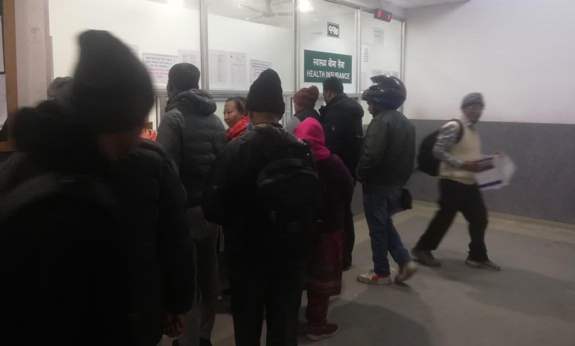 स्वास्थ्य संस्थाको बिदामा दुई खाले निर्णय, बिरामी प्रभावित