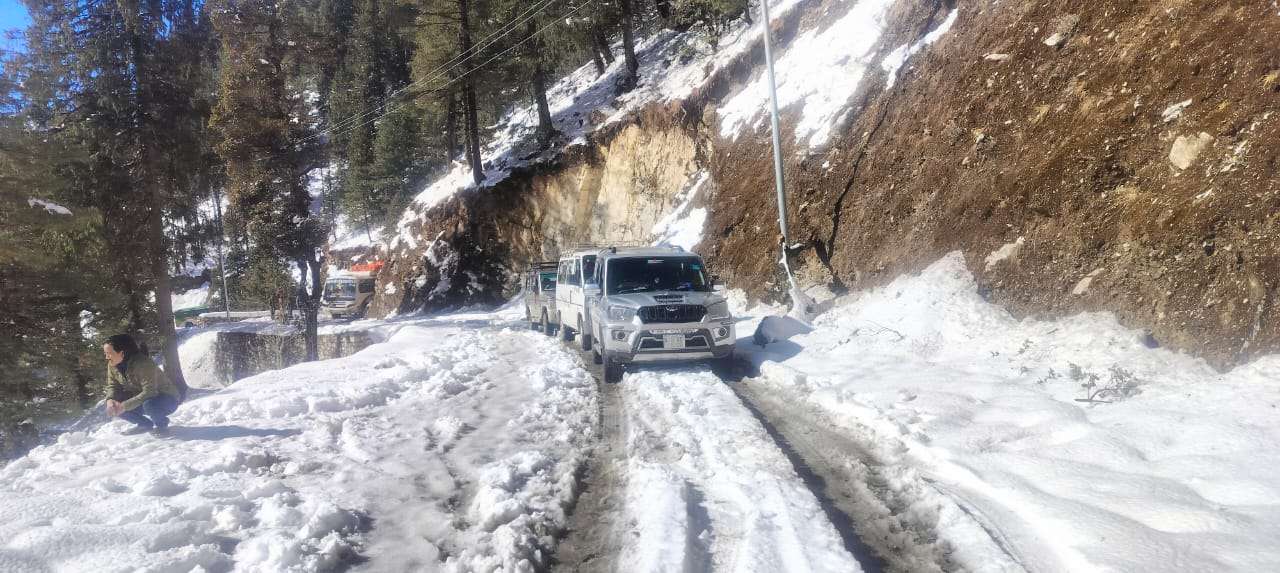 हिमपातका कारण अवरुद्ध सडक सन्चालनमा