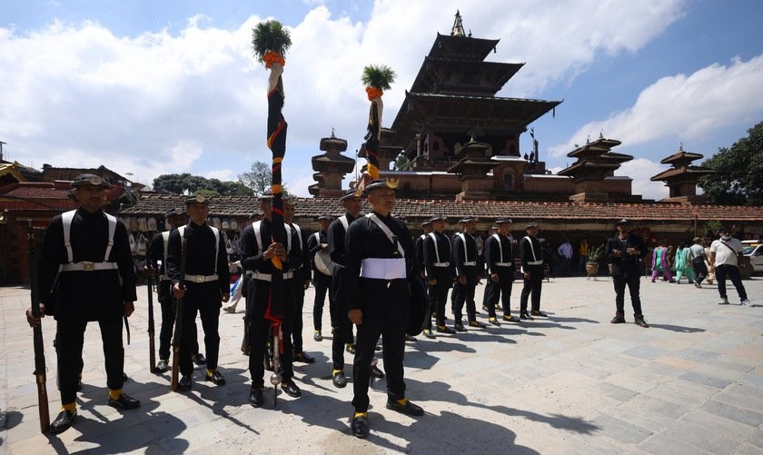 ध्वजासहितको लिङ्गो ठड्याएर इन्द्रजात्रा शुरु हुँदै