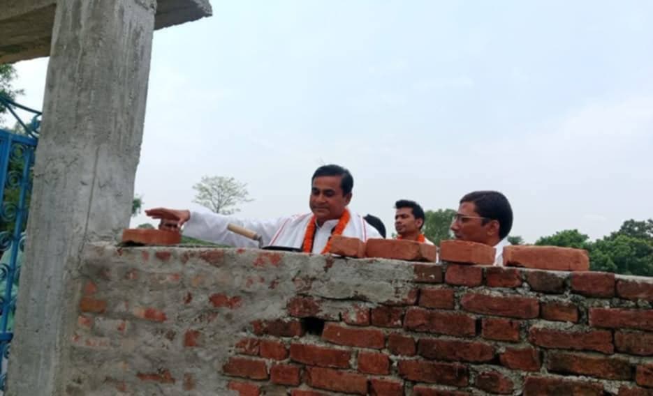 कब्रीस्तान कम्पाउण्डवाल निर्माणको शिलान्यास