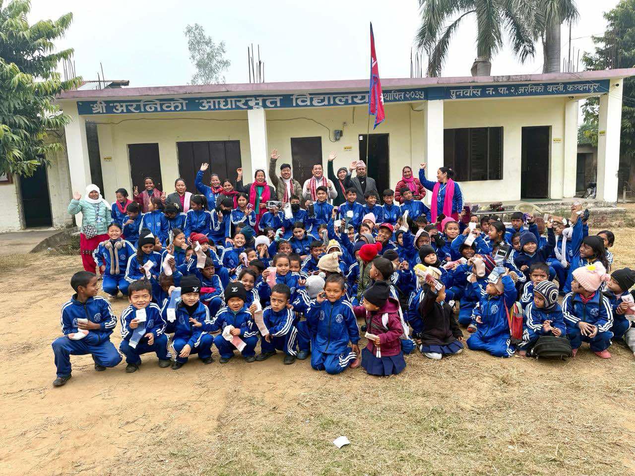 विज्ञान एचआर म्यानेजमेन्टद्वारा न्यानो मोजा वितरण
