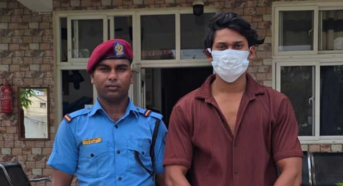 स्रोत नखुलेको नगदसहित युवक पक्राउ