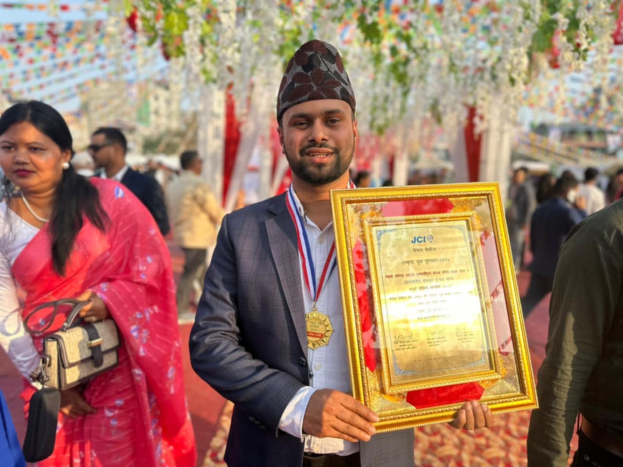 पत्रकार एवं अनुसन्धानकर्ता मरासिनी ‘जेसीज उत्कृष्ट युवा पुरस्कार–२०२४’ बाट पुरस्कृत 