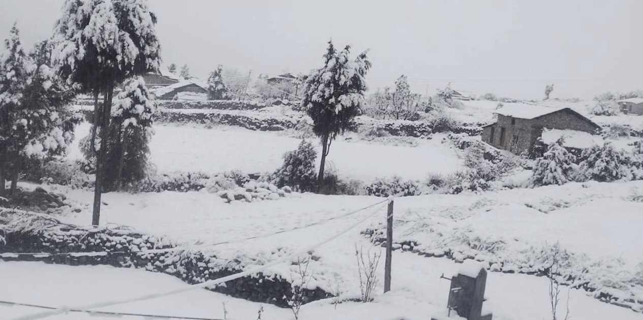 बैतडी र बागलुङमा बाक्लो हिमपात, जनजीवन प्रभावित