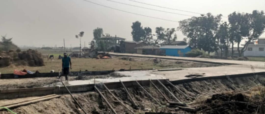 गुजरामा उपभोक्ता समिति बिना नै गरियो ढलान