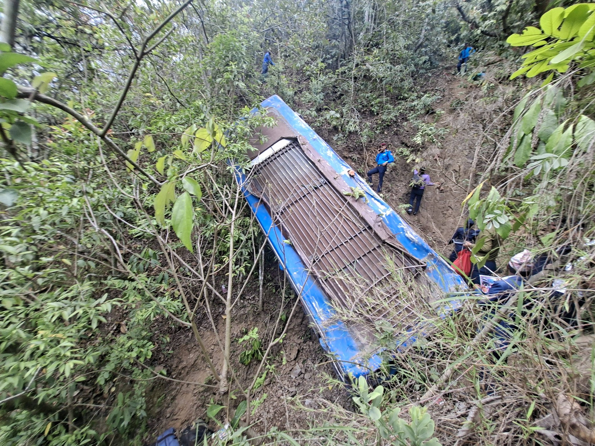 सुपादेउराली दर्शनबाट फर्किँदा बस दुर्घटना, तीन जनाको मृत्यु 