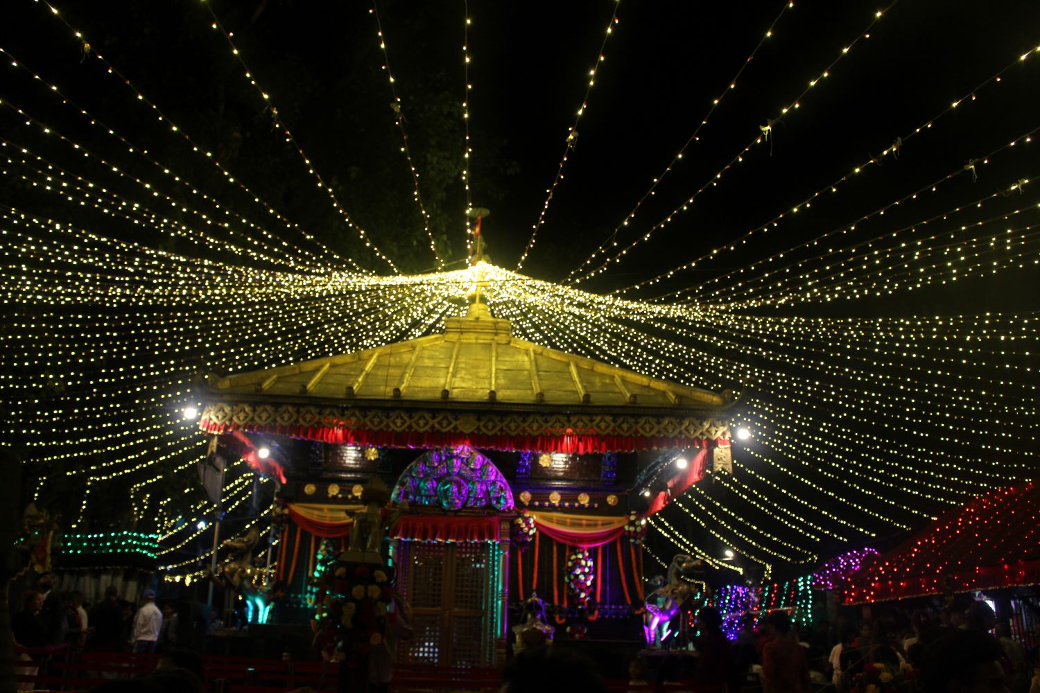 नवरात्रिमा यसरी सजाइएका छन् शक्तिपीठहरू (फोटोफिचर)
