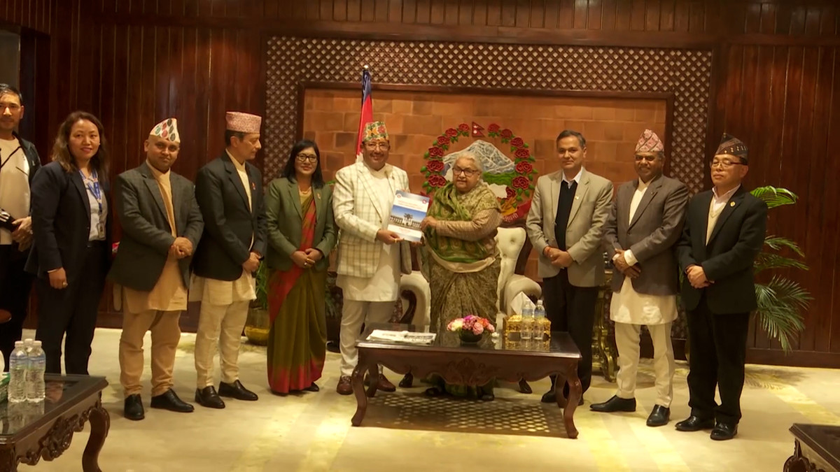 प्रधानमन्त्रीसमक्ष निर्वाचन आयोगद्वारा मत परिणामसहितको प्रतिवेदन पेस